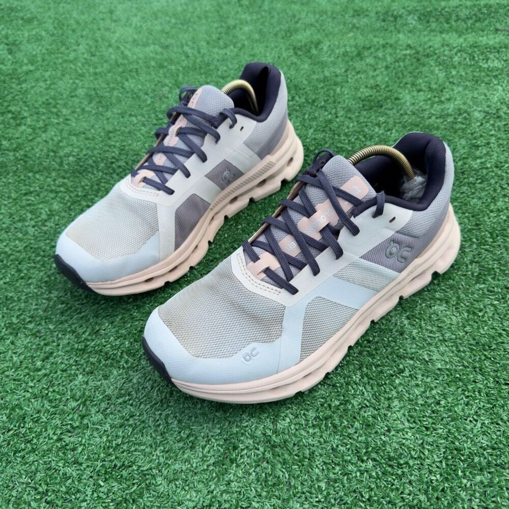 ON CLOUD RUNNER - Women’s Running Shoes - SIZE 9.5 - Picture 2 of 10